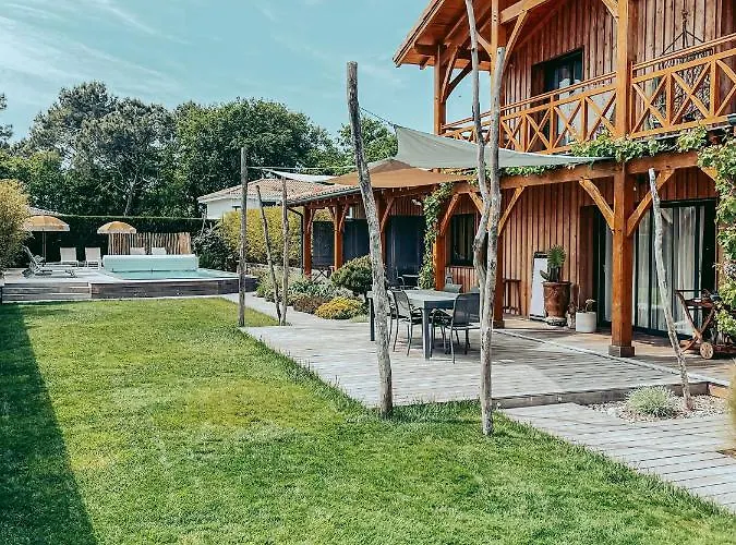 Lege-Cap-Ferret Guest Houses