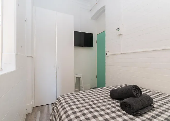 Manly Guest Houses