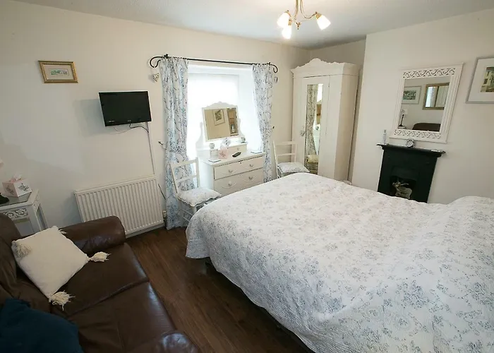Dartmouth Guest Houses